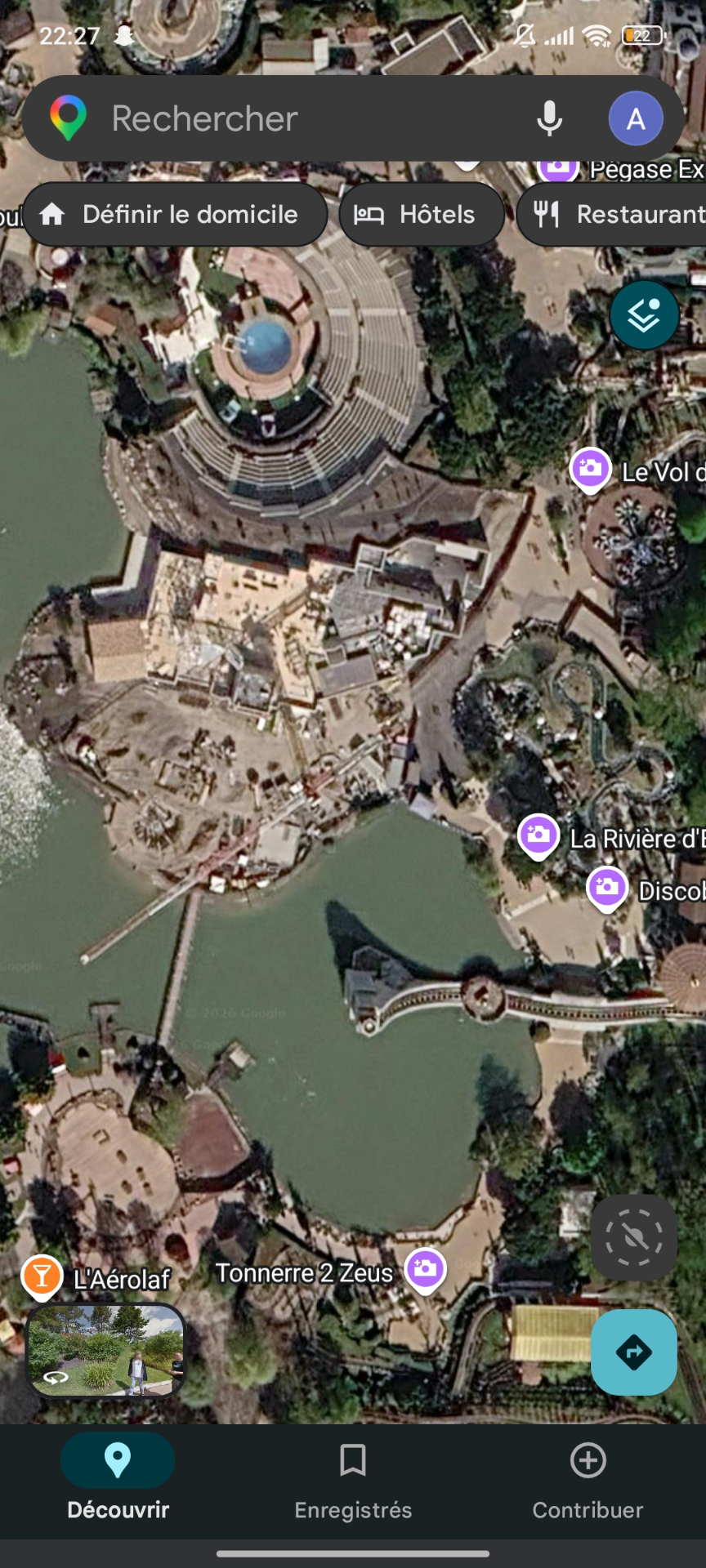 Vue aérienne du Parc Astérix depuis Google Maps